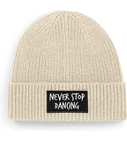 Fashion Patch Beanie in Beige – NEVER STOP DANCING | Recycelt & Komfort-Design