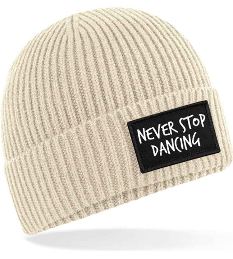 Fashion Patch Beanie in Beige – NEVER STOP DANCING | Recycelt & Komfort-Design