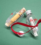 Set aus 2 befüllbaren Weihnachtsanhängern – personalisierbar, klar mit Schneeflocken, 8 cm, mit Drehverschluss – für Geldgeschenke, Botschaften & Süßes