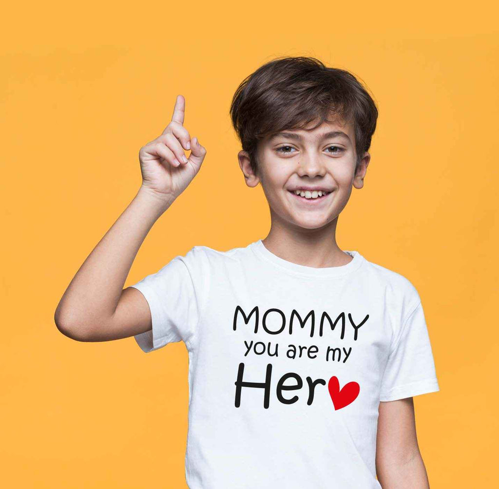 Bügelmotiv 'MOMMY YOU ARE MY HERO' – Personalisierbarer Bügeltransfer für Muttertag | 4 Größen | DIY-Geschenk für Mama