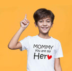 Bügelmotiv 'MOMMY YOU ARE MY HERO' – Personalisierbarer Bügeltransfer für Muttertag | 4 Größen | DIY-Geschenk für Mama