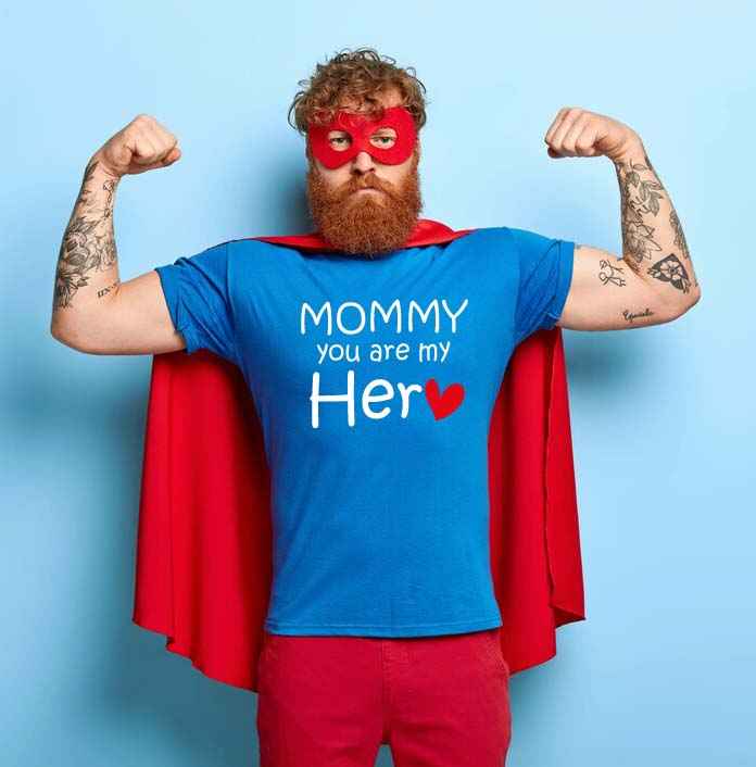 Bügelmotiv 'MOMMY YOU ARE MY HERO' – Personalisierbarer Bügeltransfer für Muttertag | 4 Größen | DIY-Geschenk für Mama