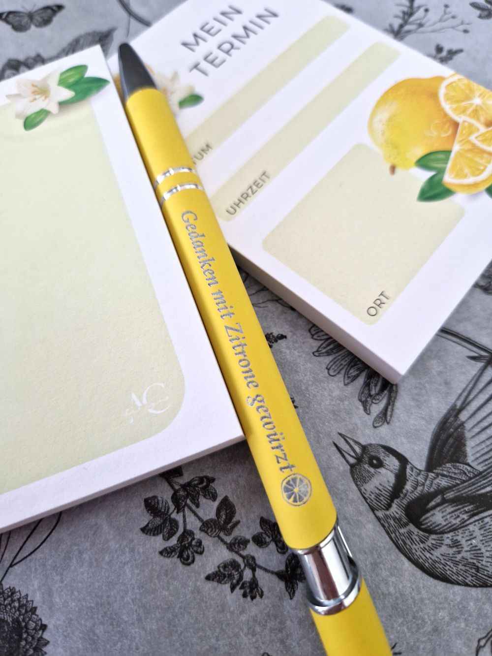 Frischer Zitronen-Twist - Dein Notiz- & Termin-Bundle mit Kugelschreiber