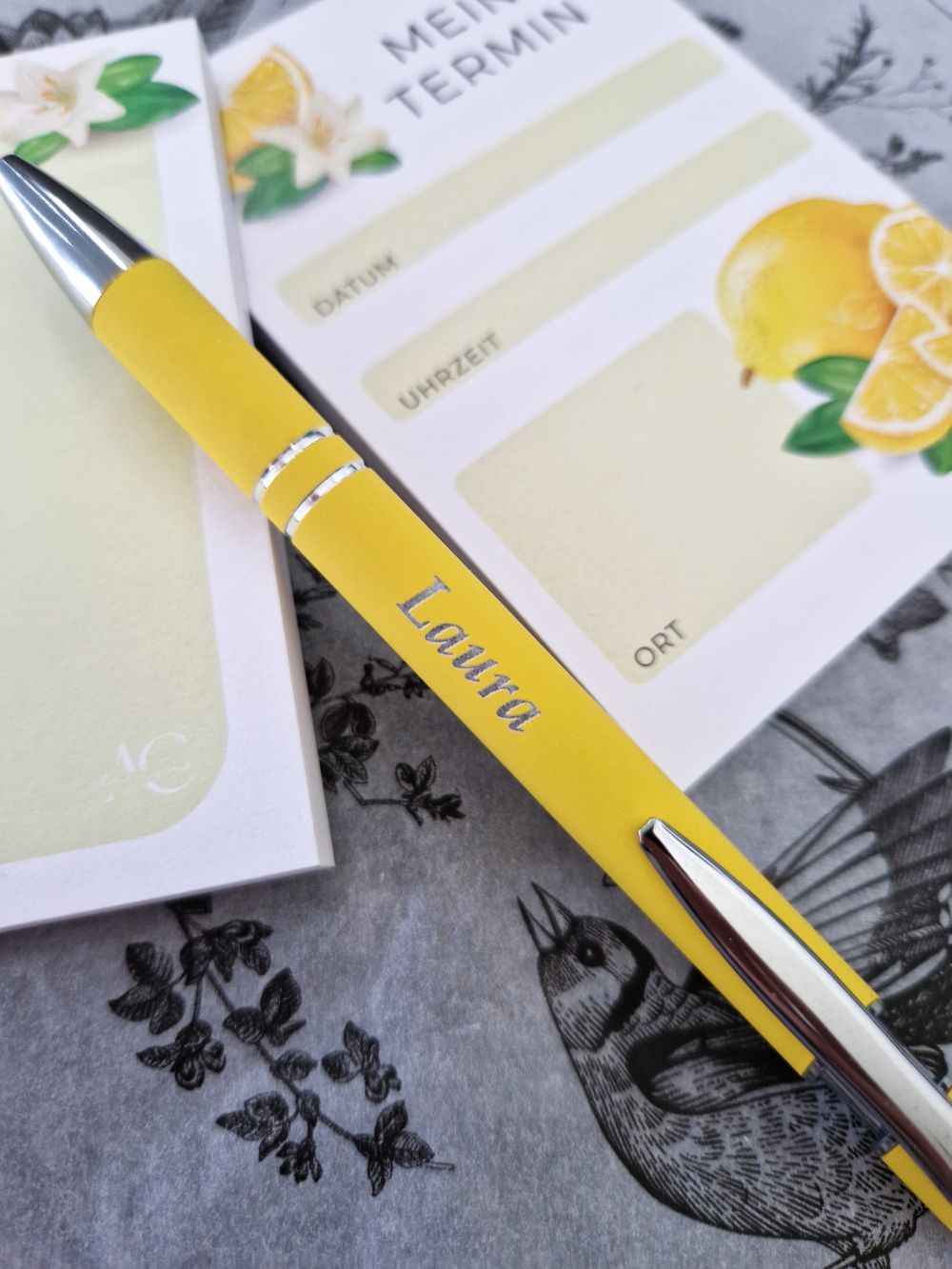Frischer Zitronen-Twist - Dein Notiz- & Termin-Bundle mit Kugelschreiber