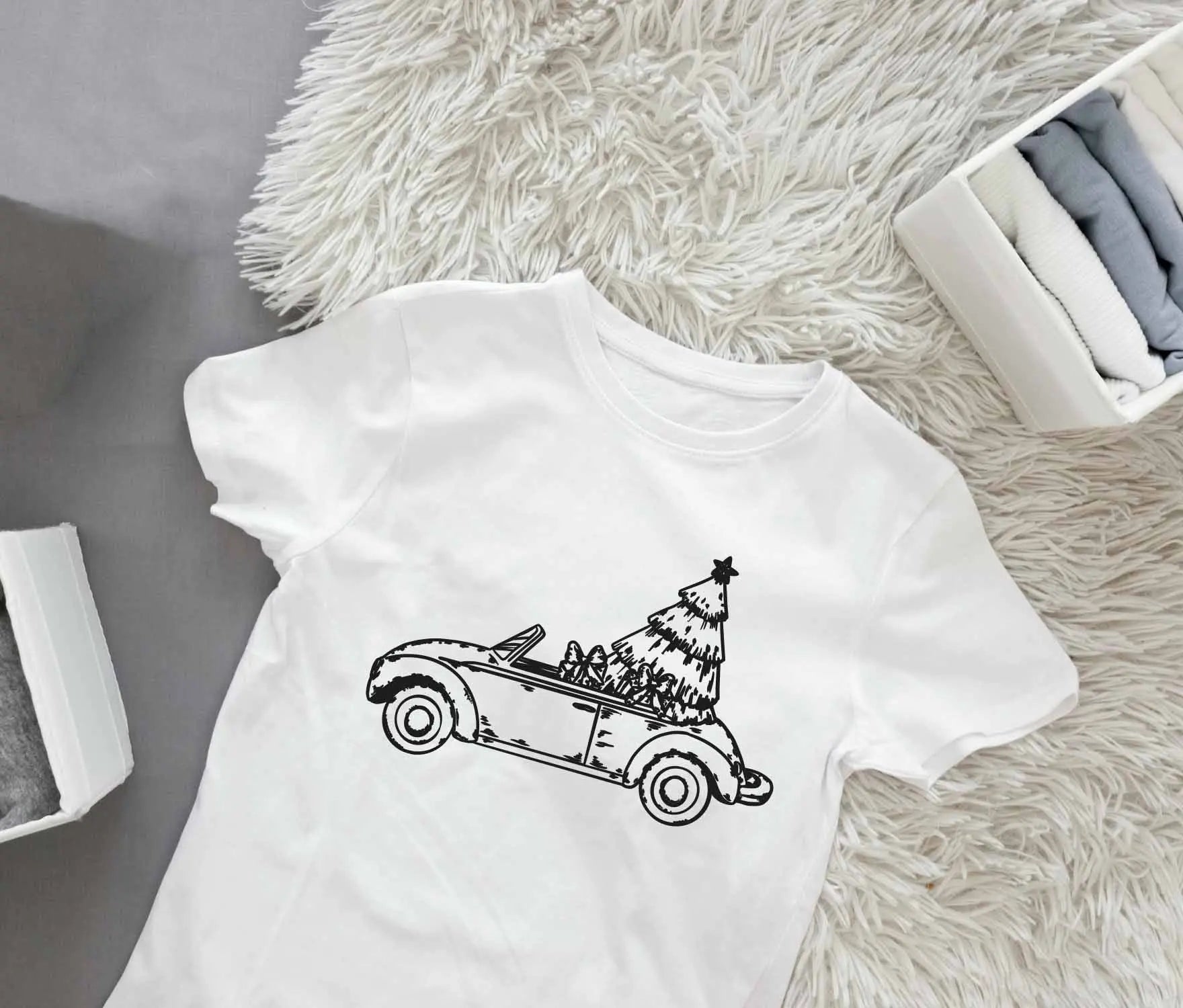 Ausmalbügelmotiv - AUTO MIT TANNENBAUM AC Designs
