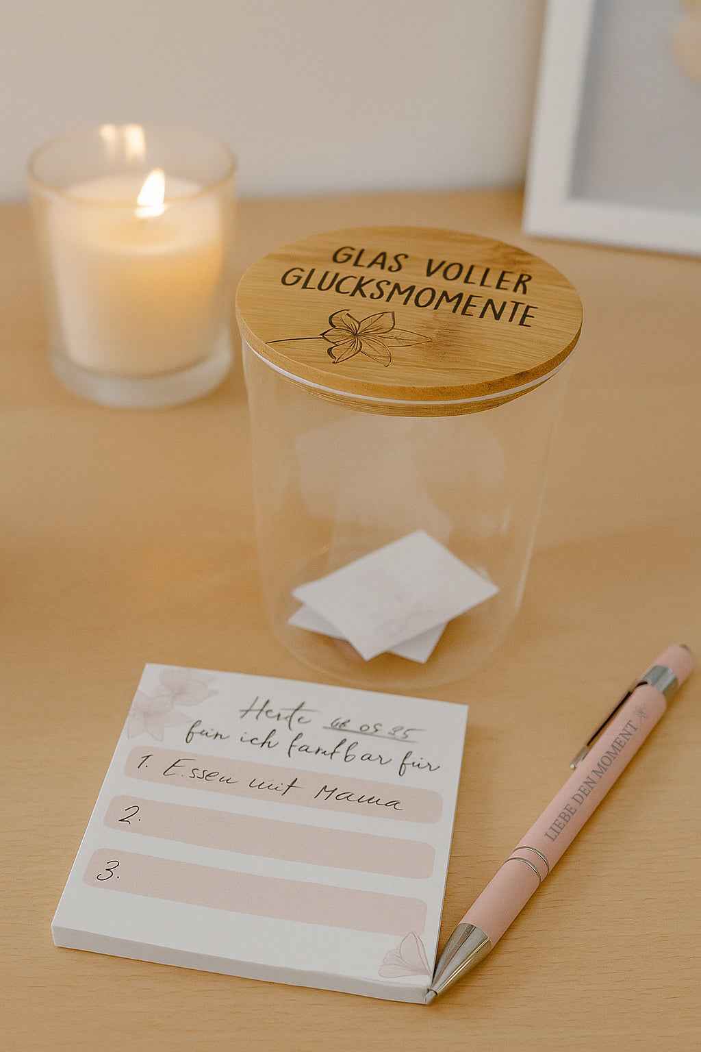 Dankbarkeits-Set Glas voller Glücksmomente mit graviertem Bambusdeckel, Notizblock und Kugelschreiber