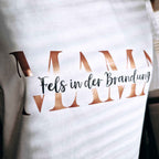 Bügelmotiv 'MAMA' in Rosegold – Personalisierbar mit Text | Bügeltransfer für T-Shirts & Stoffe Inkl. Anleitung – Perfekt für Muttertag, Geburtstag & mehr