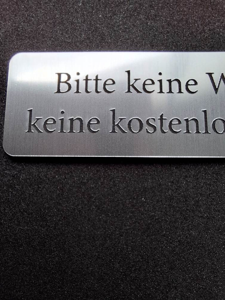 "Bitte keine Werbung und keine kostenlosen Zeitungen" Briefkastenschild | Graviertes Kunststoffschild (100x25 mm) - 4 Farbvarianten