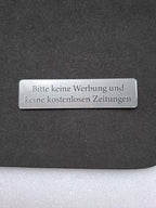 "Bitte keine Werbung und keine kostenlosen Zeitungen" Briefkastenschild | Graviertes Kunststoffschild (100x25 mm) - 4 Farbvarianten