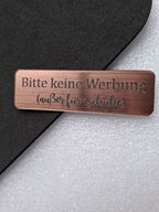 Briefkastenschild - „Keine Werbung – außer für Schuhe“ | Graviertes Kunststoffschild (80x24 mm) – Witzig & individuell