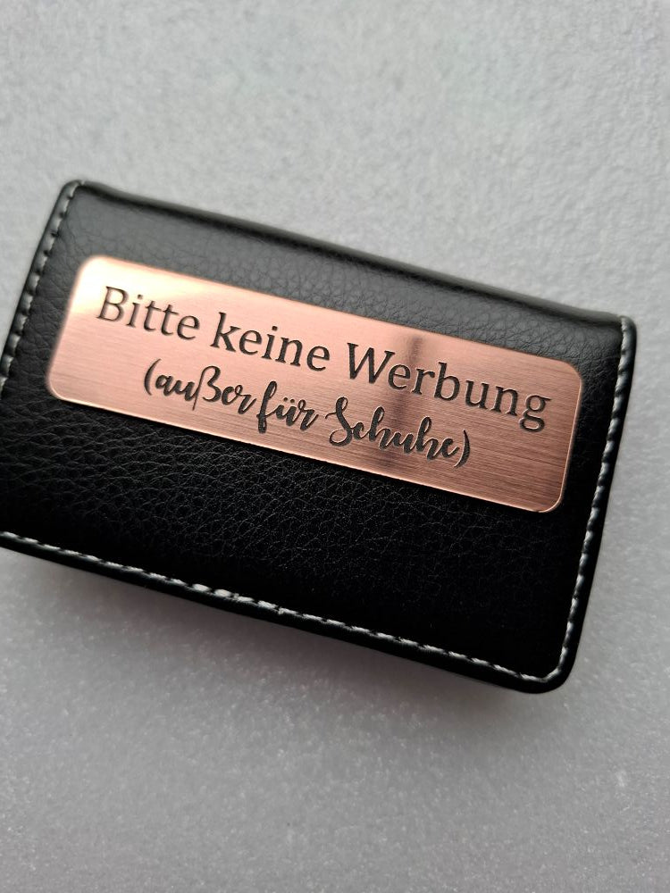 Briefkastenschild - „Keine Werbung – außer für Schuhe“ | Graviertes Kunststoffschild (80x24 mm) – Witzig & individuell