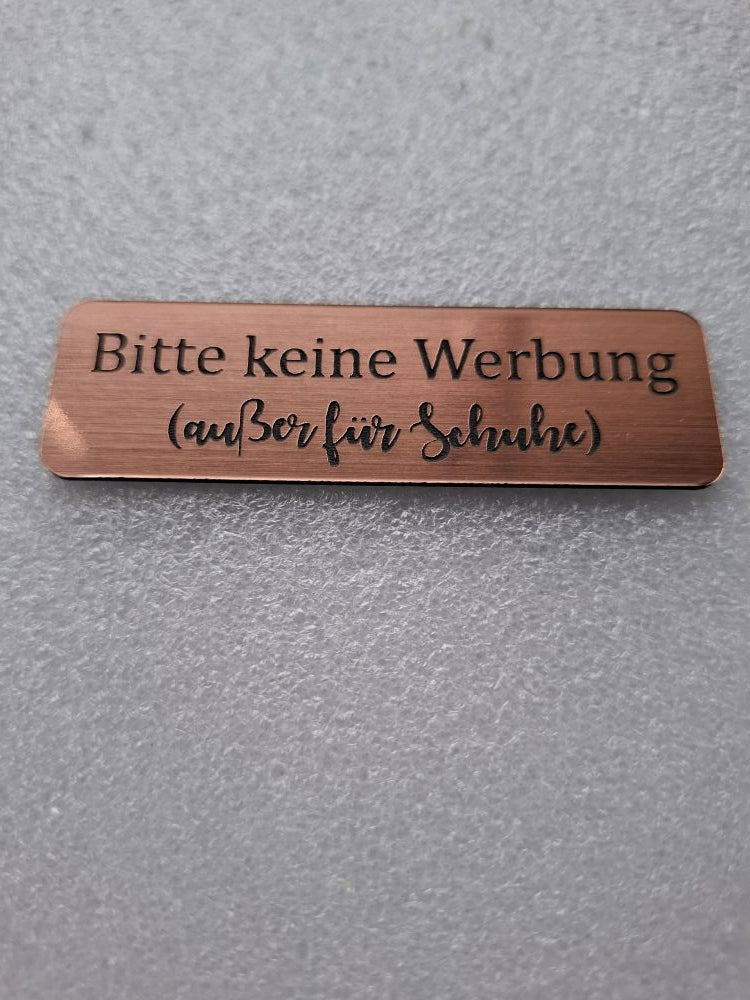 Briefkastenschild - „Keine Werbung – außer für Schuhe“ | Graviertes Kunststoffschild (80x24 mm) – Witzig & individuell