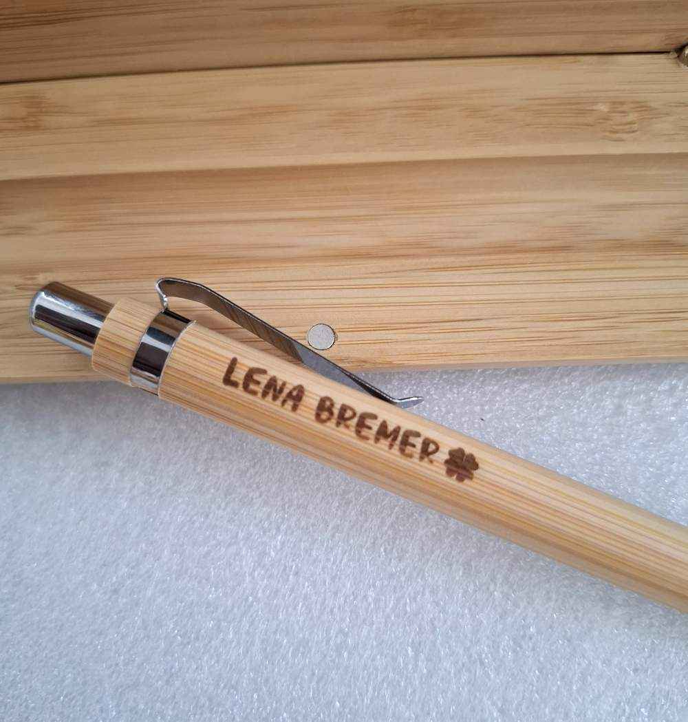 Personalisiert – Holzkugelschreiber mit Gravur | Individuelles Geschenk & Werbeartikel