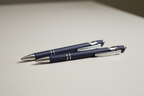 Eleganter Metall-Kugelschreiber in Navy mit personalisierter Lasergravur