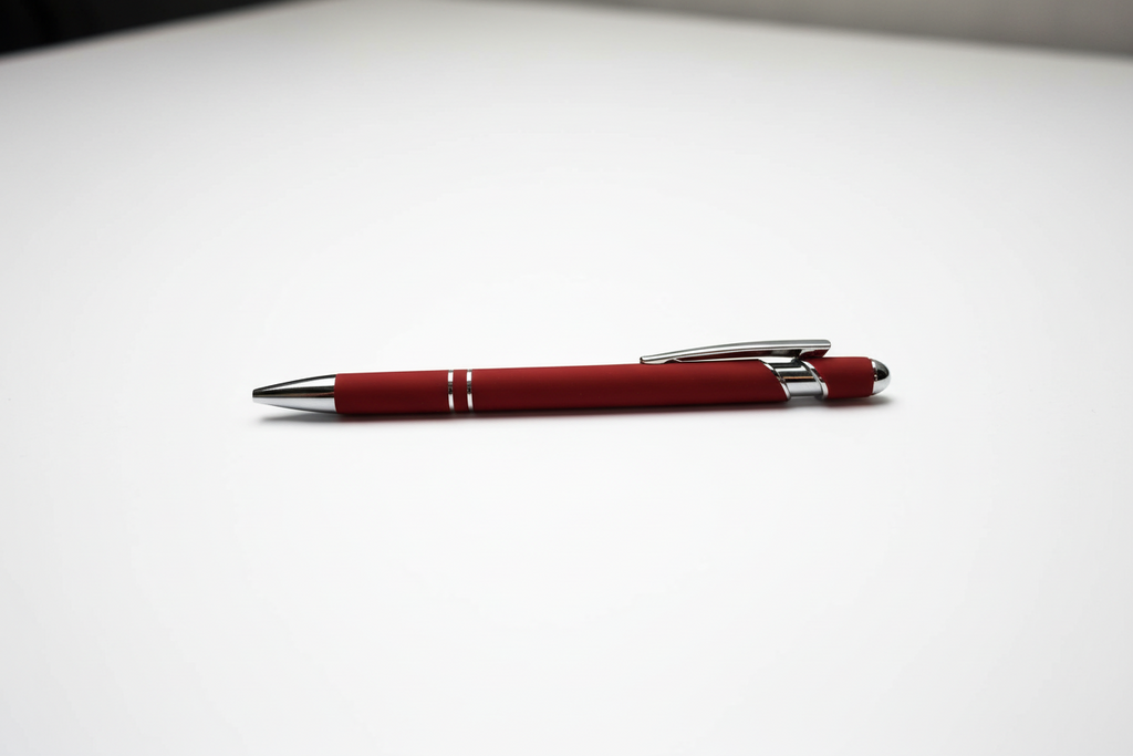 Eleganter Metall-Kugelschreiber in Bordeaux mit personalisierter Lasergravur