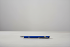 Eleganter Metall-Kugelschreiber in Royal Blau mit personalisierter Lasergravur