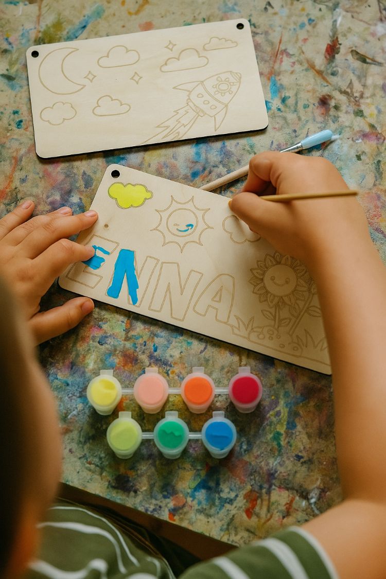 Personalisiertes Türschild aus Holz - DIY Set zum Bemalen mit Wunschmotiv & Name