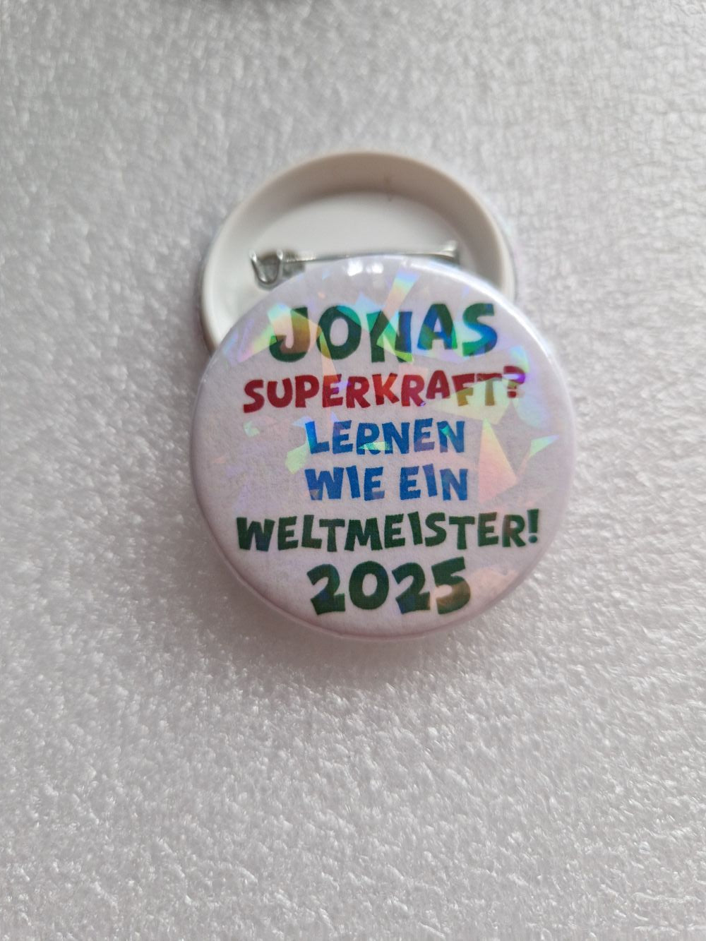 Personalisiertes Einschulungs-Button mit Namen – Lustiger Spruch & Glitzer-Effekt