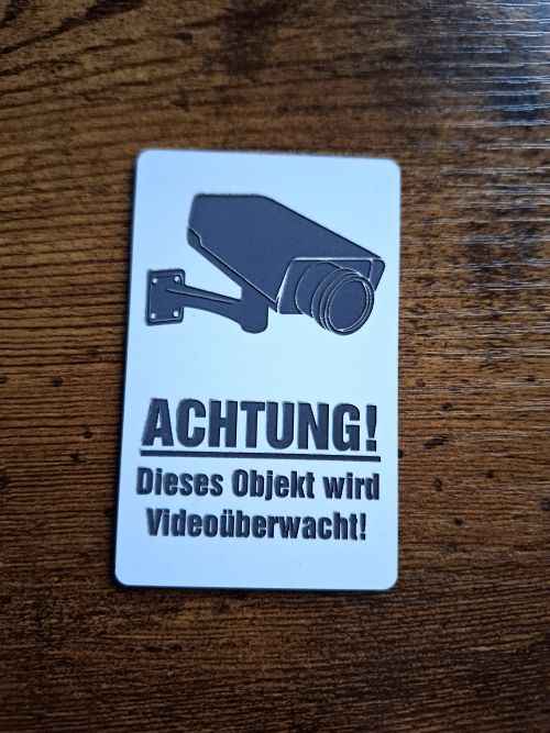 Achtung Kameraüberwachung Schild 8x5 cm | Warnschild Videoüberwachung | Gravur Schild | Silber, Gold, Roségold oder Weiß - AC Designs