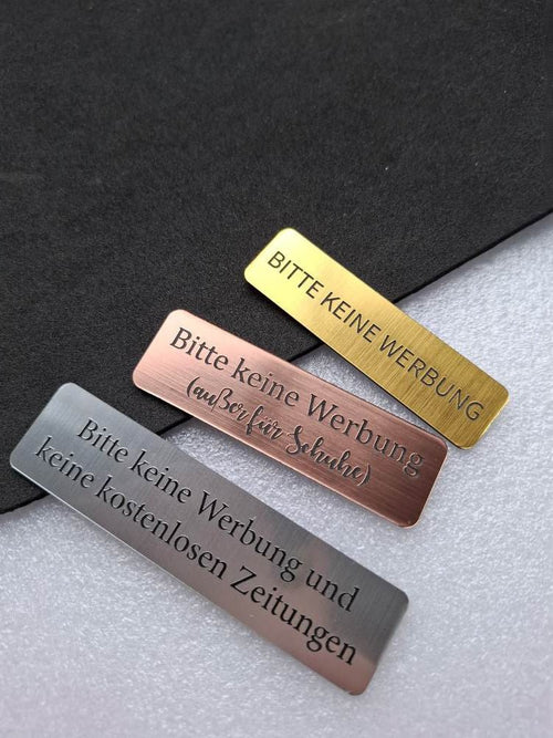 "Bitte keine Werbung" Briefkastenschild | Graviertes Kunststoffschild (75x19 mm) - 4 elegante Farben - AC Designs