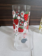 Eckiges Erdbeer-Glasbecher mit Deckel & Strohhalm - 400 ml, auslaufsicher & langlebig - AC Designs