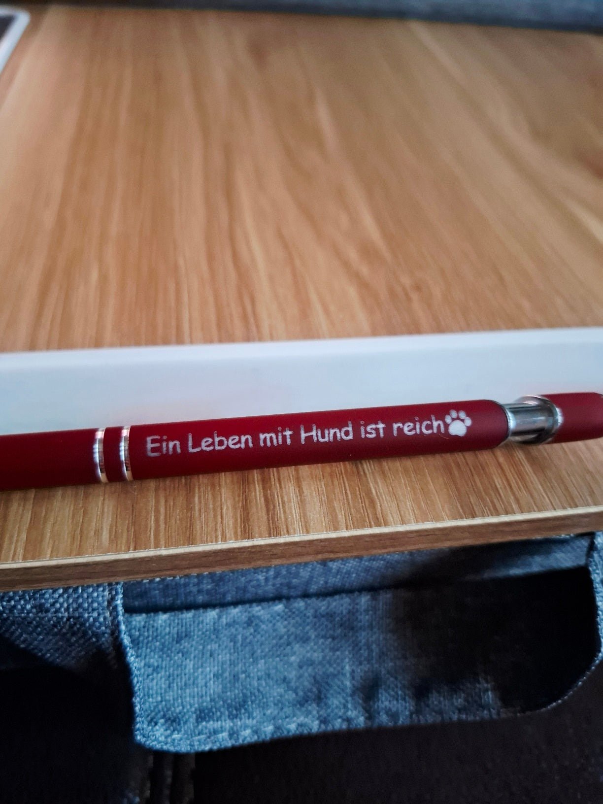 Eleganter Metall - Kugelschreiber in Bordeaux mit personalisierter Lasergravur - AC Designs