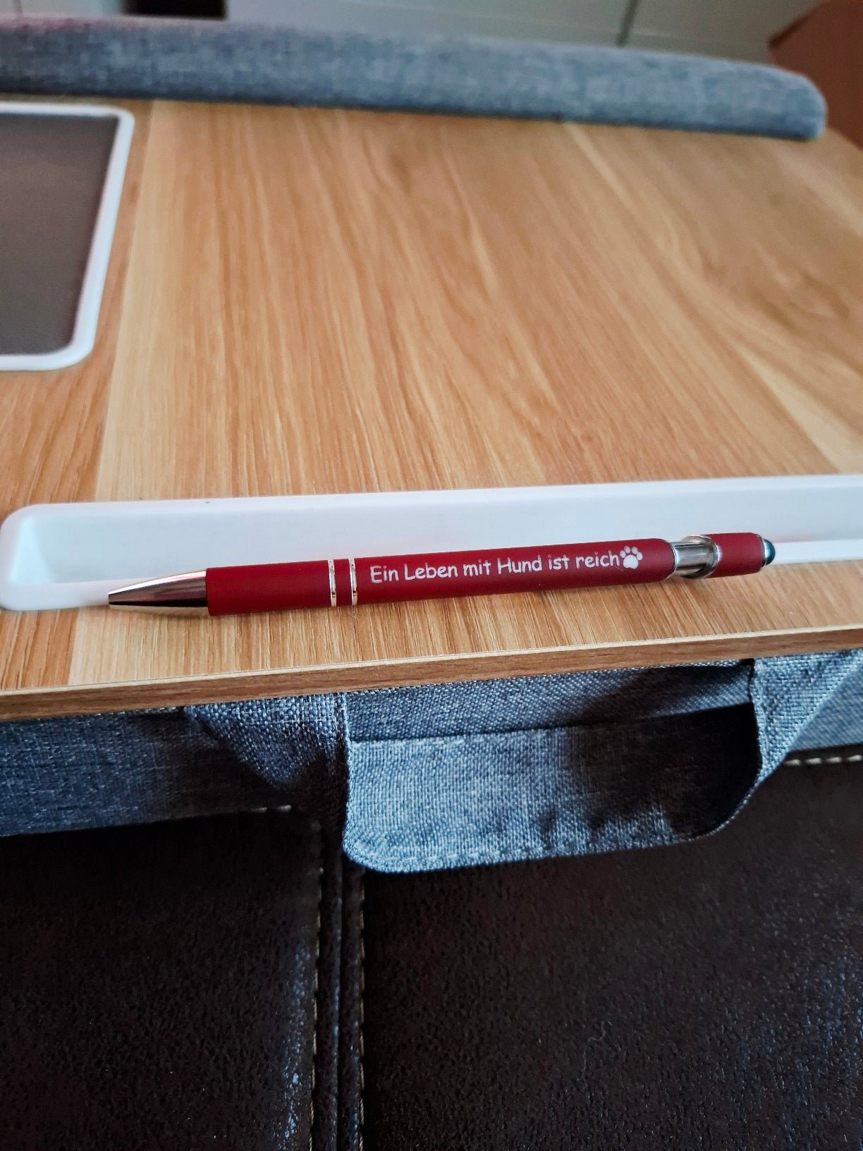 Eleganter Metall - Kugelschreiber in Bordeaux mit personalisierter Lasergravur - AC Designs
