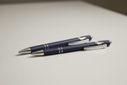 Eleganter Metall-Kugelschreiber in Navy mit personalisierter Lasergravur - AC Designs