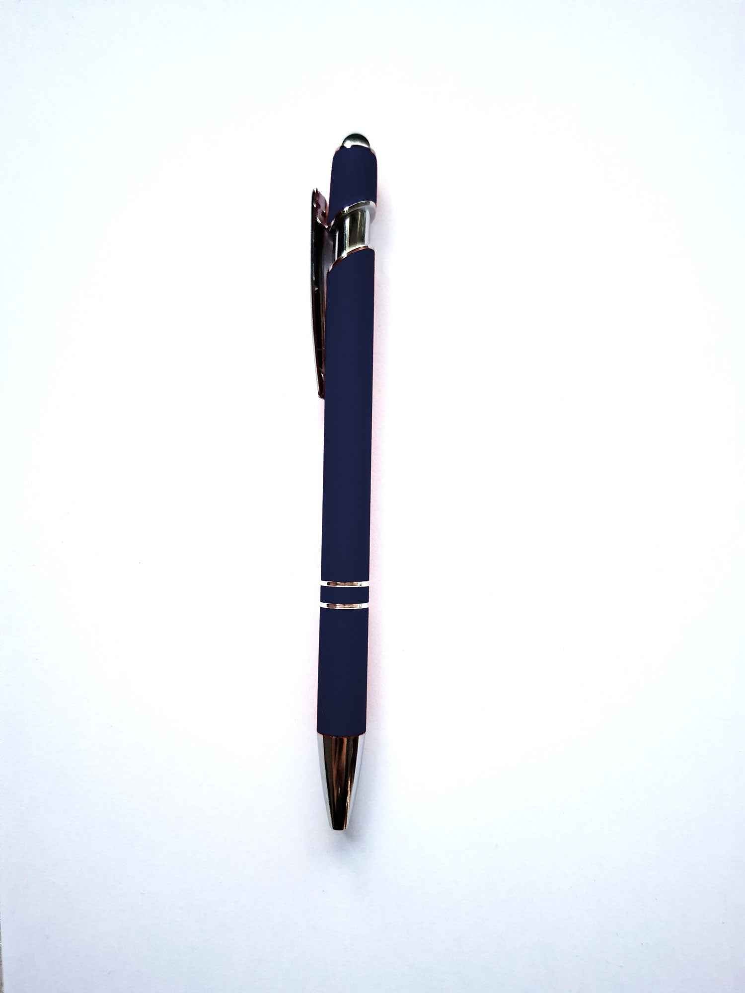 Eleganter Metall-Kugelschreiber in Navy mit personalisierter Lasergravur - AC Designs