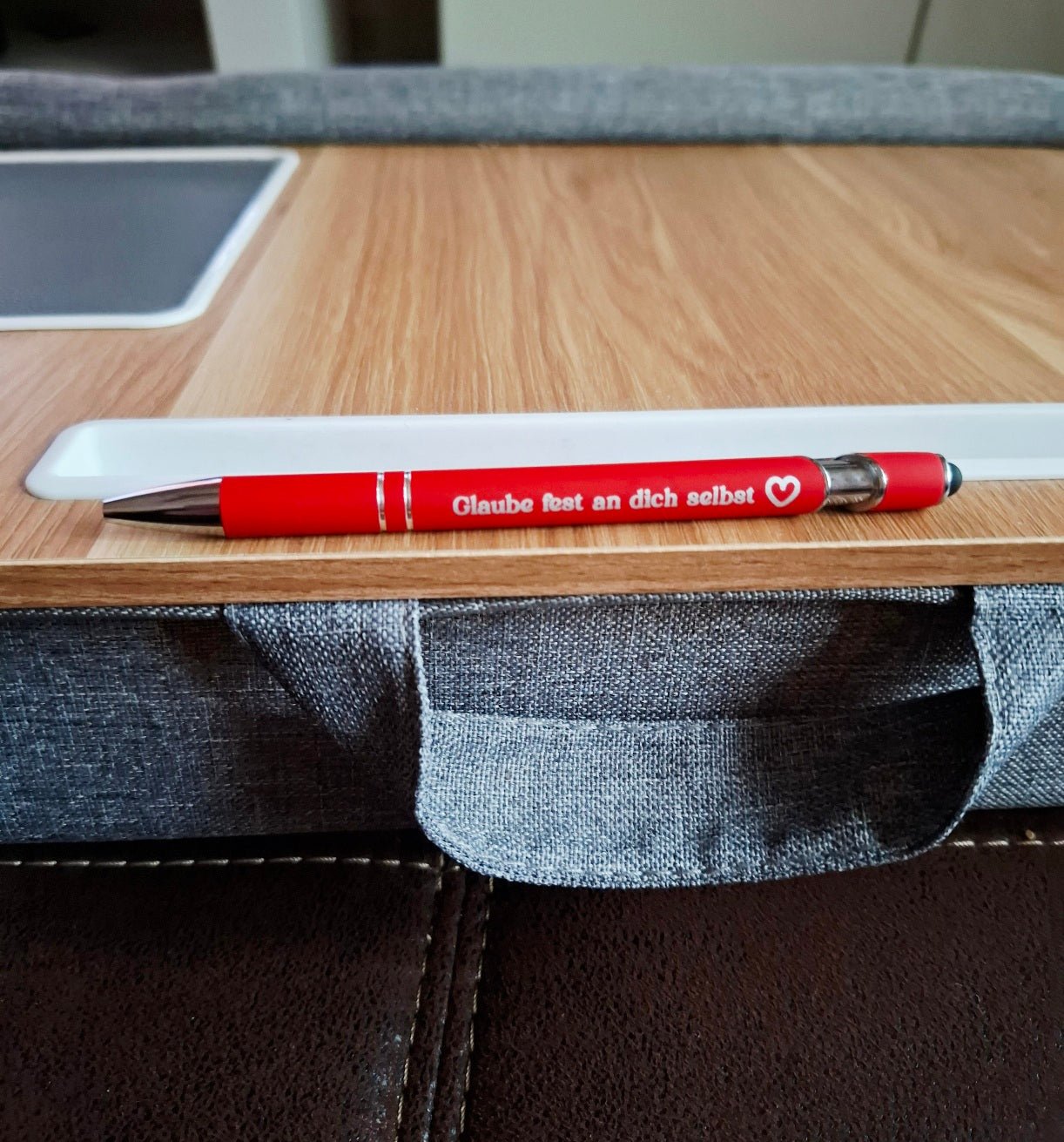 Eleganter Metall-Kugelschreiber in Rot mit personalisierter Lasergravur - AC Designs