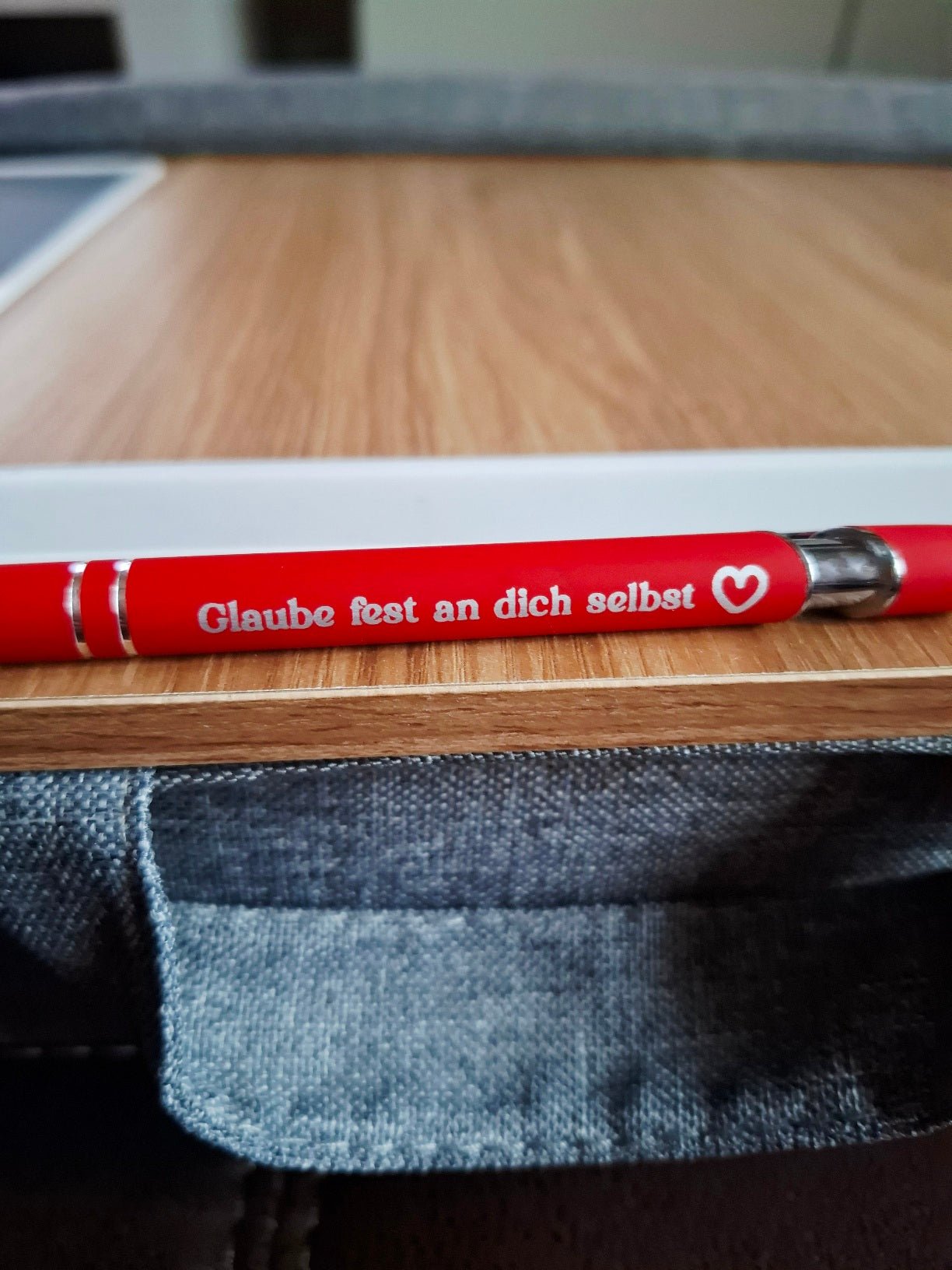 Eleganter Metall-Kugelschreiber in Rot mit personalisierter Lasergravur - AC Designs
