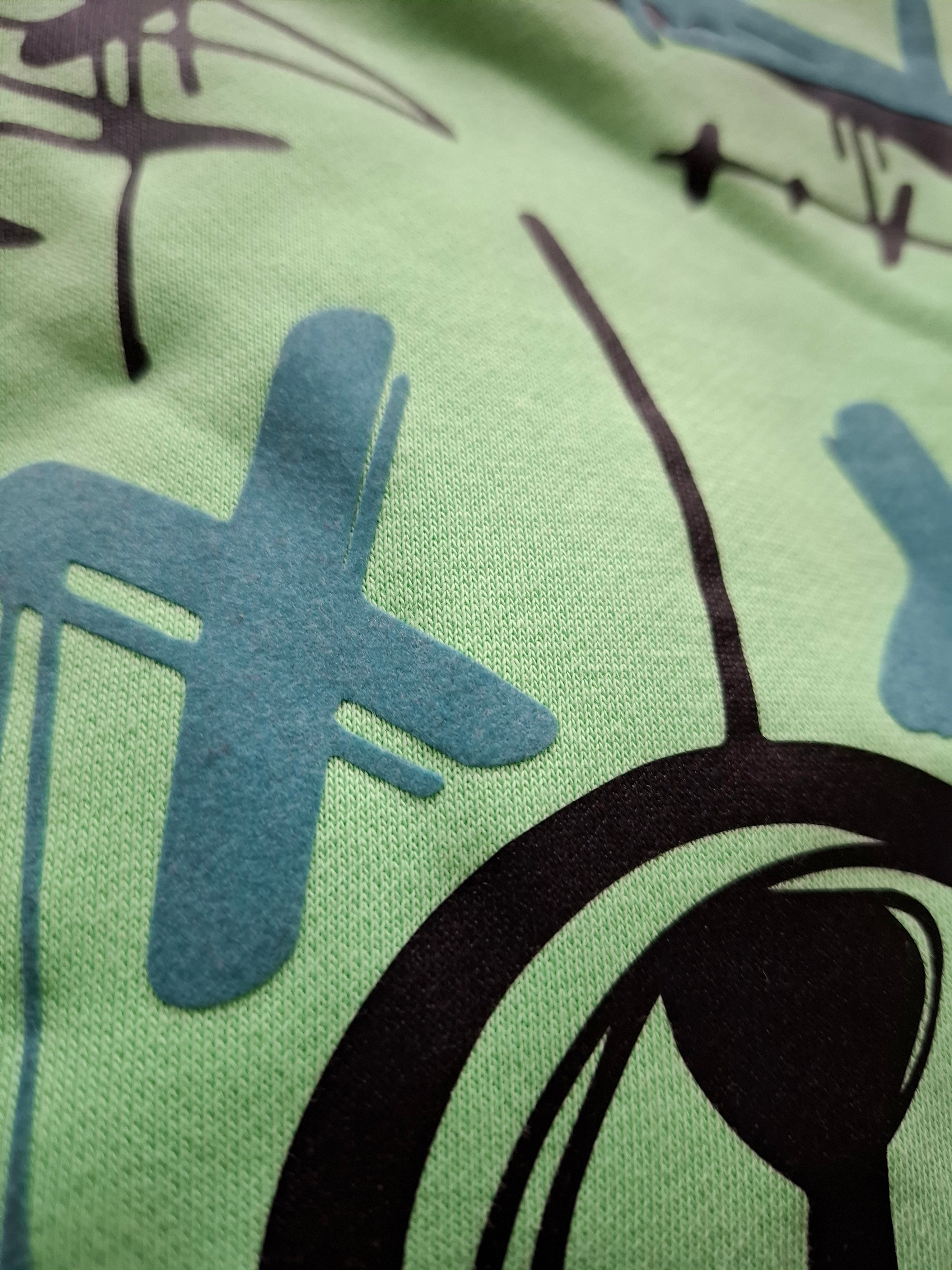 Bequemer grüner Hoodie mit einem Bären-Design. Ein Must-Have für alle Tierliebhaber!