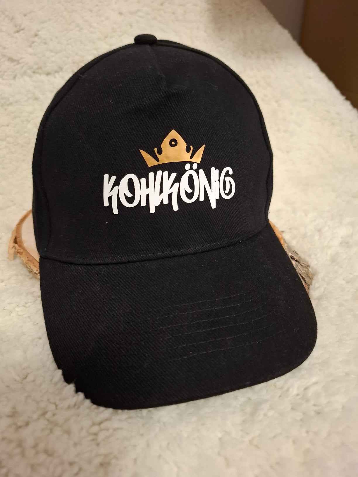 Kohlkönig Cap Schwarz - Premium 6-Panel Cap mit Weiß-Gold Druck - AC Designs
