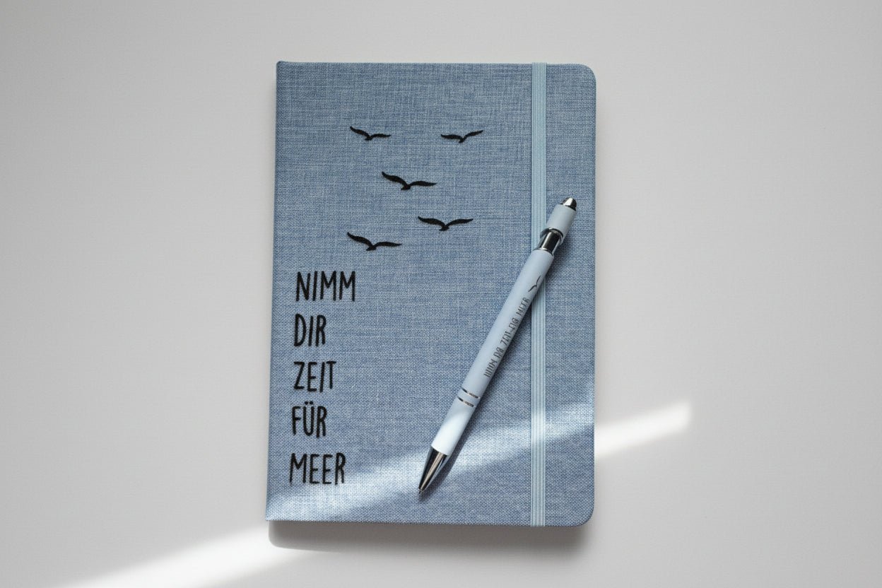 Notizbuch mit Gravur "Zeit für Meer" – A5 Set mit Kugelschreiber | Personalisierbar mit Namen - AC Designs