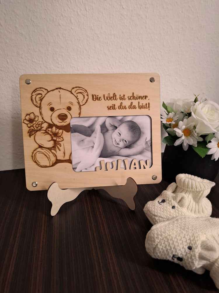 Personalisierte Geschenkidee zur Geburt – Holz-Bilderrahmen mit Gravur & Name (25 x 20,5 cm, Foto 15 x 10 cm) - AC Designs