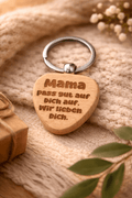 Personalisierter Holz Schlüsselanhänger Mama - „Mama, pass gut auf dich auf. Wir lieben dich." – Gravur Buche, Made in Germany - AC Designs