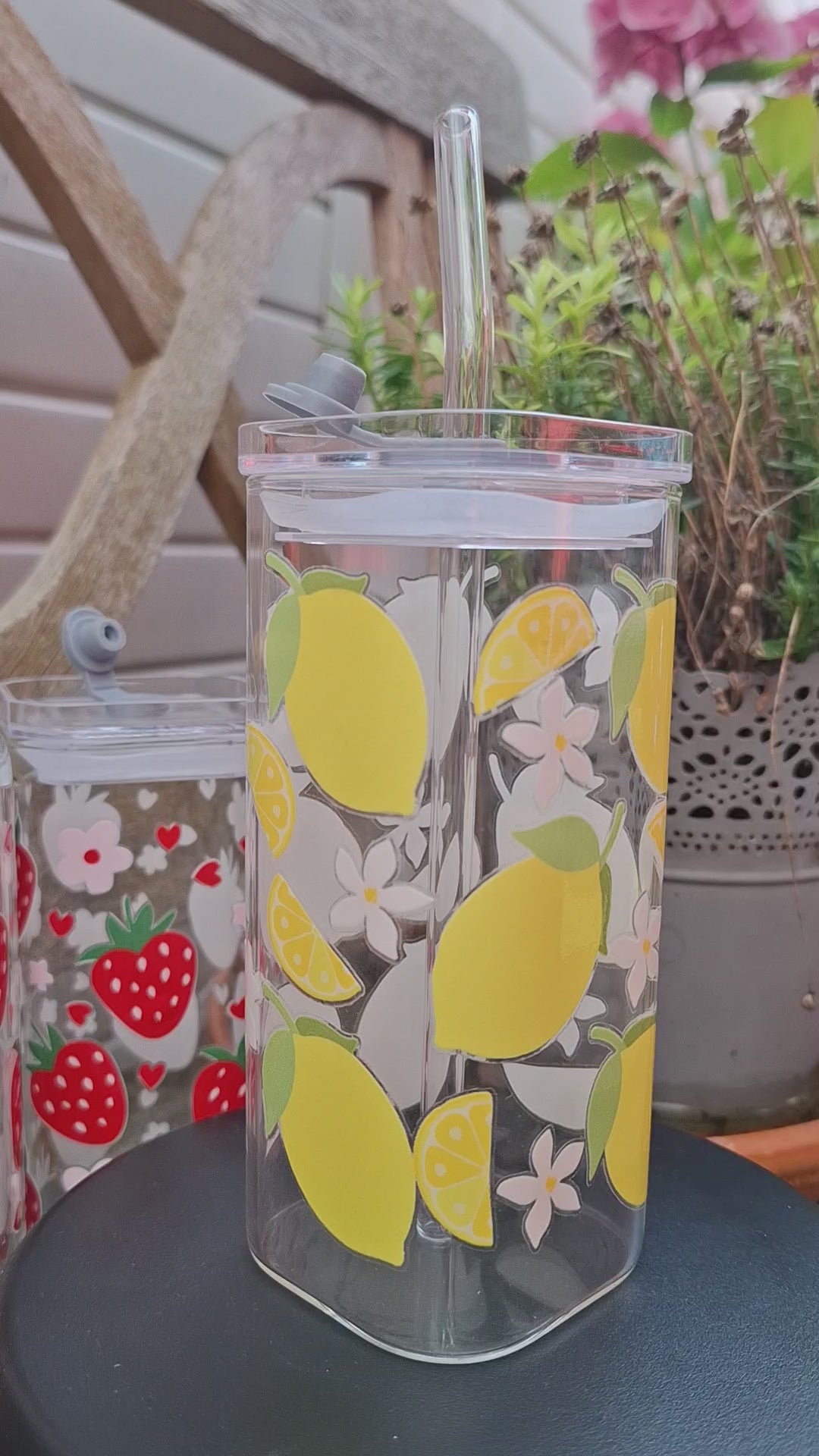 Eckiges Zitronen-Glasbecher mit Deckel & Strohhalm – auslaufsicher, stylisch & langlebig