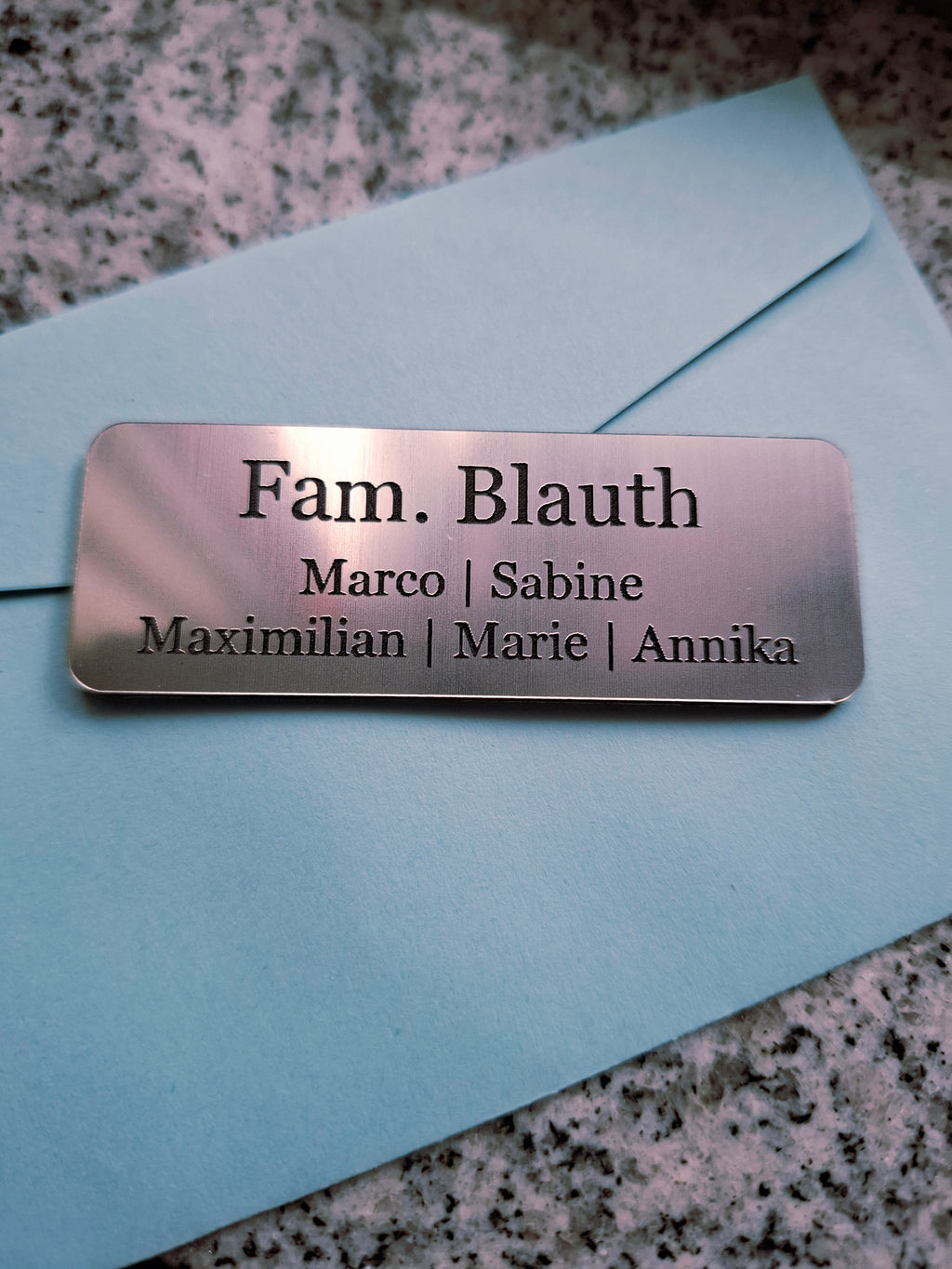 Briefkastenschild mit Gravur – Personalisiertes Namensschild für Familien | 70x25 mm