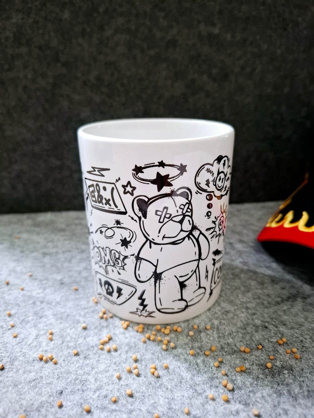 Individueller Kaffeebecher 'Graffiti-Style' – Ideal für Morgenmuffel - AC Designs