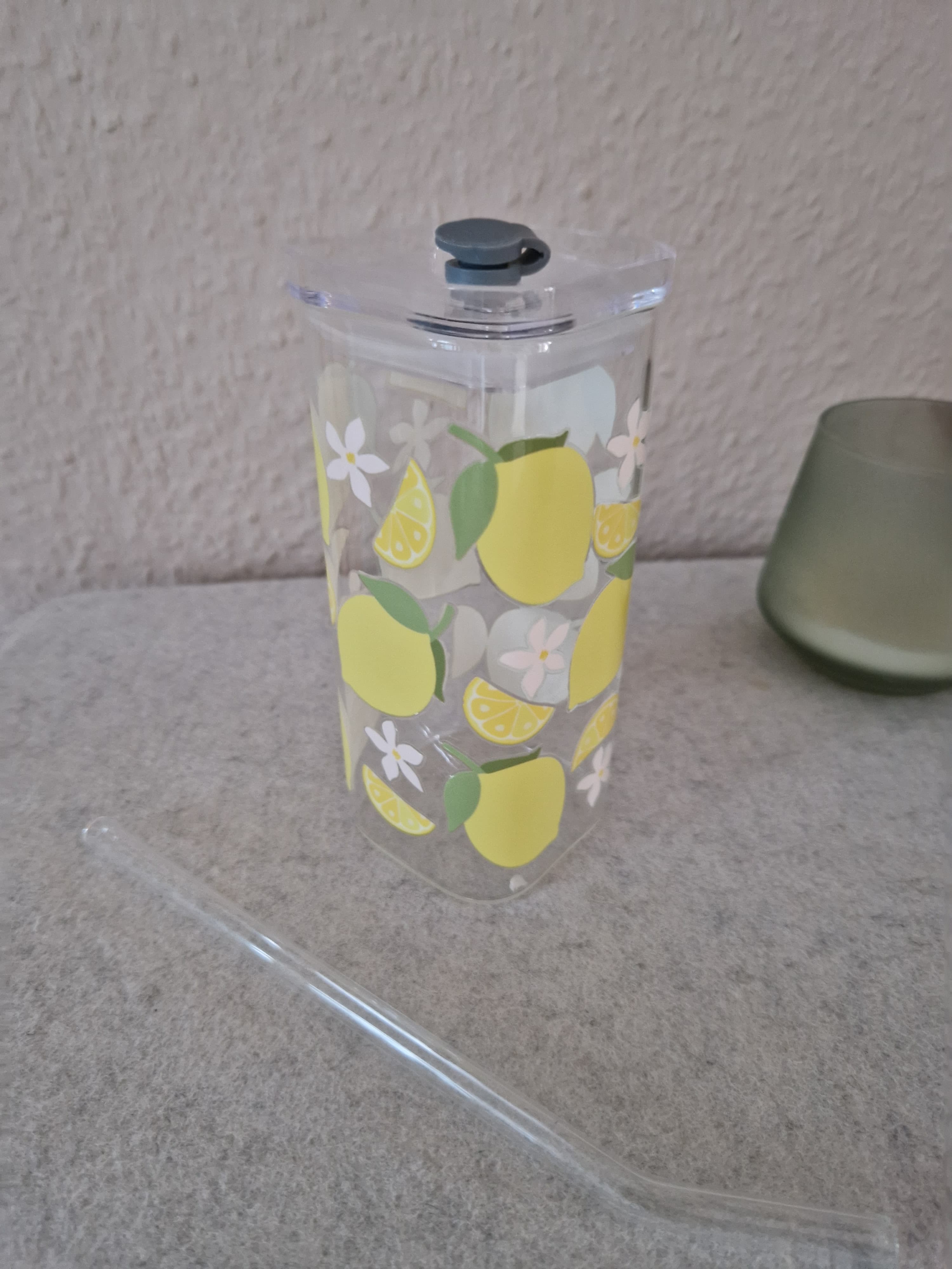 Eckiges Zitronen-Glasbecher mit Deckel & Strohhalm – auslaufsicher, stylisch & langlebig