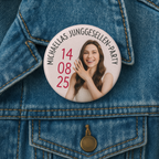 Personalisiertes JGA-Button-Set – 44 mm Button mit Foto, Datum & Text | Matt, Glänzend oder Glitzer-Hologramm