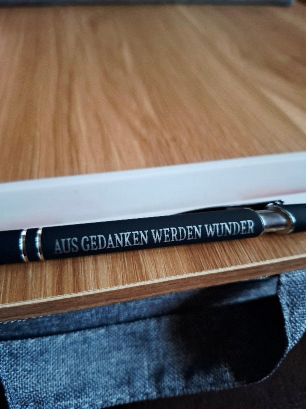 Eleganter Metall-Kugelschreiber in Schwarz mit personalisierter Lasergravur