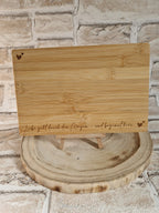 Graviertes Bambus Schneidebrett „Liebe geht durch den Magen“ – Frühstücksbrett 23 x 15 cm