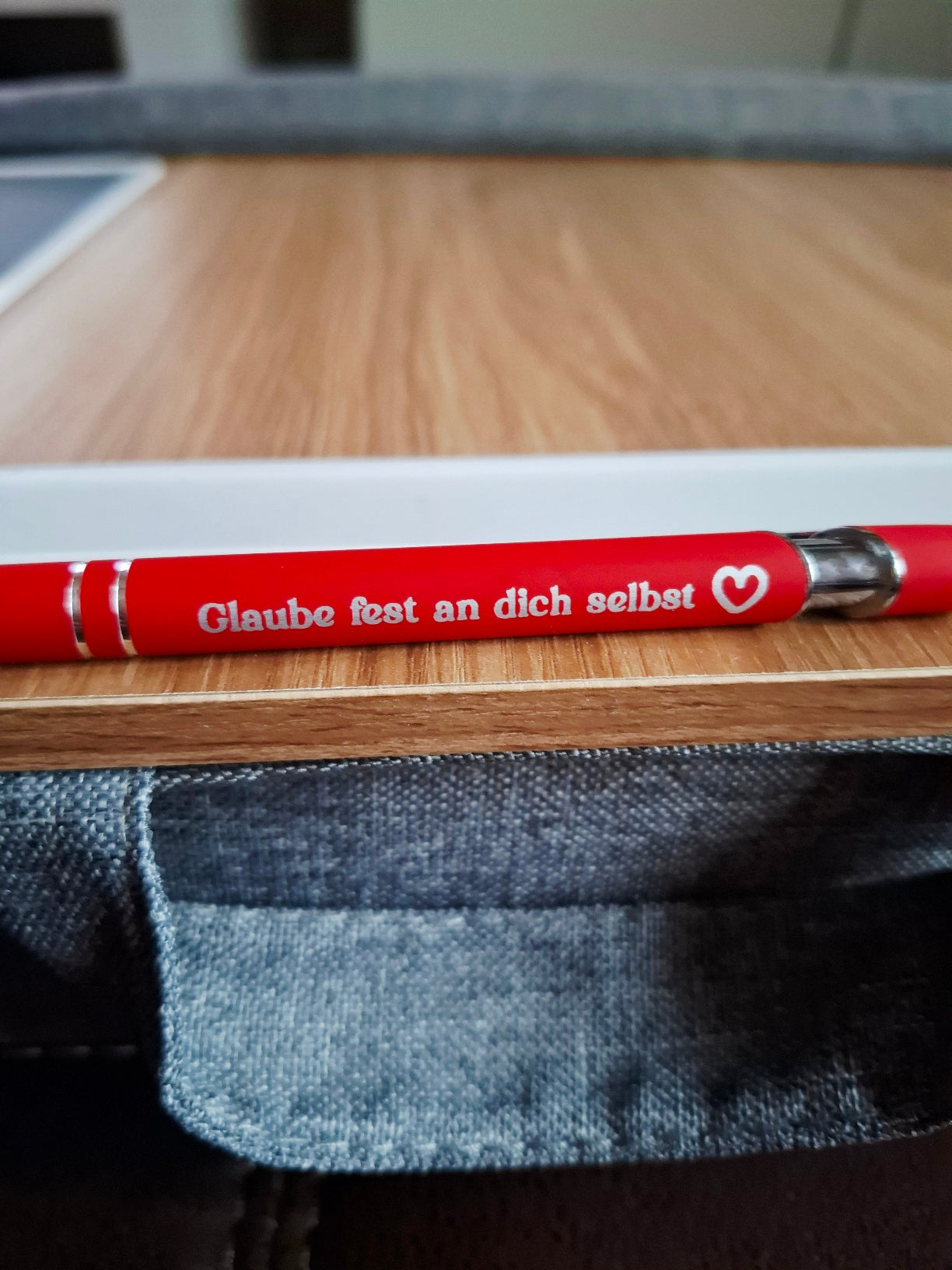 Eleganter Metall-Kugelschreiber in Rot mit personalisierter Lasergravur