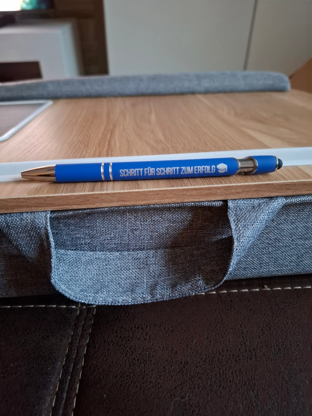 Eleganter Metall-Kugelschreiber in Royal Blau mit personalisierter Lasergravur