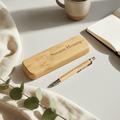Schreibset mit Gravur – Personalisierter Holzkugelschreiber mit Holzbox | Edles Geschenk aus Bambus - AC Designs