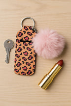 Stylisches Schlüsselband aus Neopren mit Lippenstifthalter & Pom Pom – Animalprint in Rosa/Pink - AC Designs
