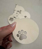 Weihnachtskugel aus Holz mit Katzenpfoten-Abdruck – Lasergeschnittenes Sperrholz-Ornament zum Bemalen (7,5 x 9,5 cm) - AC Designs