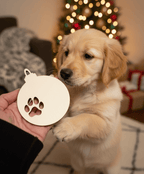Weihnachtskugel aus Holz mit Pfotenabdruck – Laser­geschnittenes Sperrholz-Ornament zum Bemalen (7,5 x 9,5 cm) - AC Designs