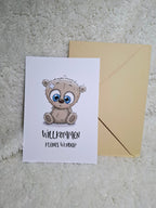 Willkommenskarte zur Geburt | DIN A6 mit ‚Willkommen kleines Wunder‘ | 350g PEFC-zertifiziertes Papier | Umweltfreundliche Babykarte mit Bärchen-Motiv - AC Designs